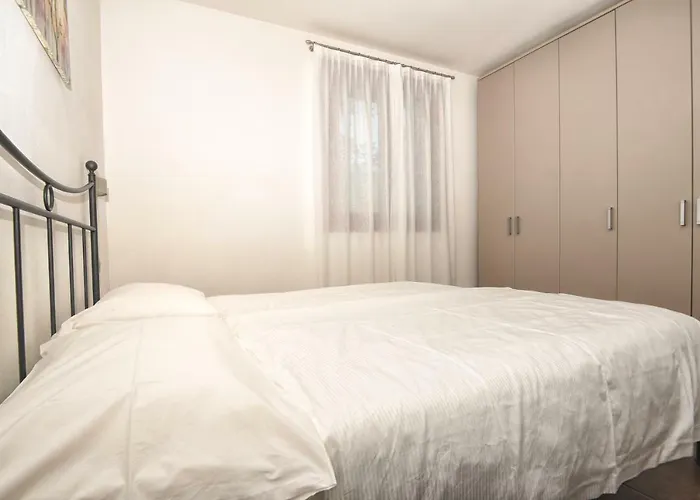 Les Maisons - Ruculi Hospitality
