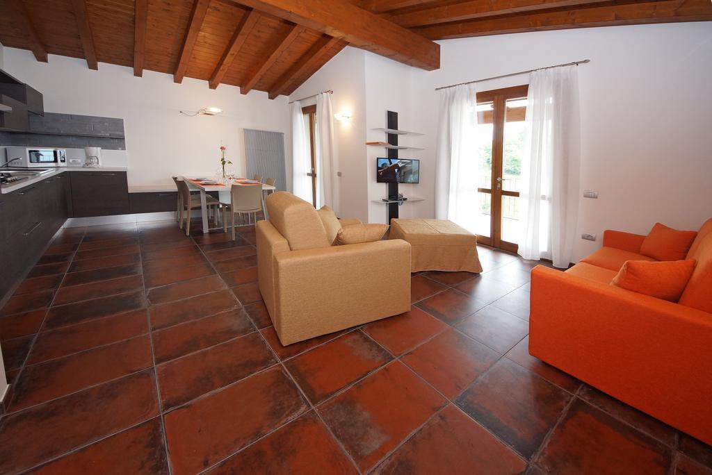 Les Maisons - Ruculi Hospitality